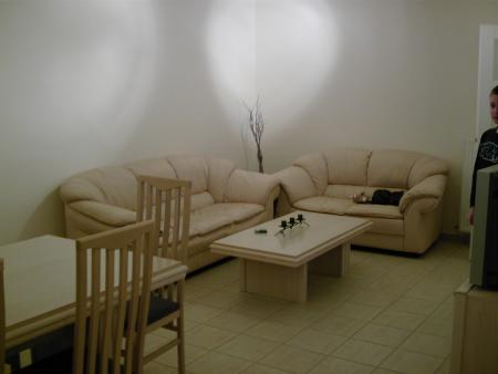 Prenez place.